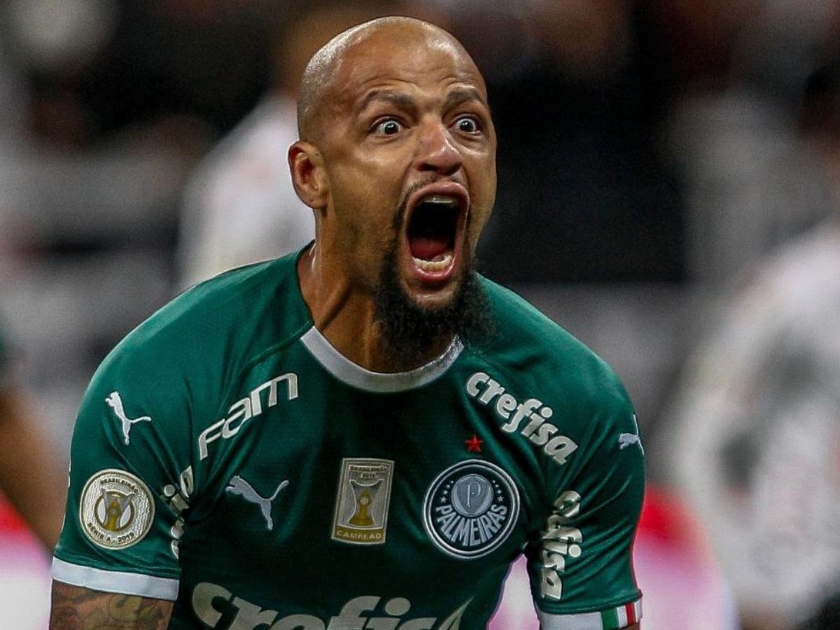 Antes de levantar a taça, Felipe Melo provoca: "Para tristeza de muitos e  alegria de milhares"