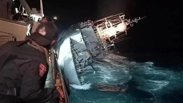 Ao menos 31 marinheiros desaparecem após naufrágio de navio na Tailândia; vídeo